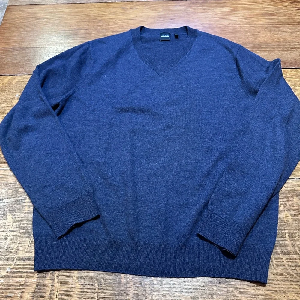 Saks fifth Avenue Black men’s 100% wool sweater sz large navy